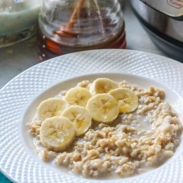 up close bowl of oatmeal with sliced banana