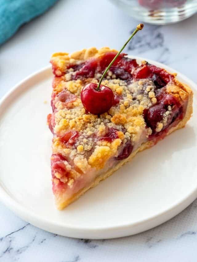 HOMEMADE CHERRY CRUMB PIE