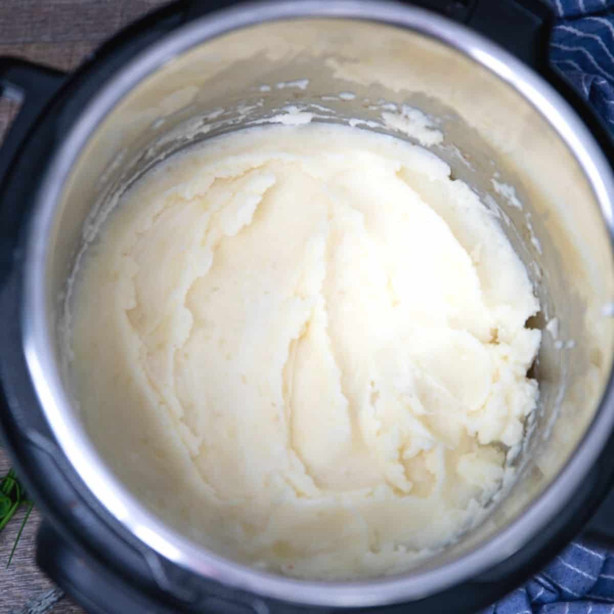 Mashed Potatoes in inner pot. 