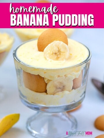 Bowl of banana pudding with pink title text overlay.