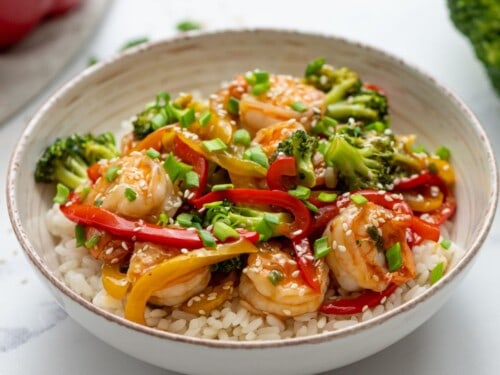 https://amindfullmom.com/wp-content/uploads/2023/04/Shrimp-Stir-Fry-Recipe-500x375.jpg