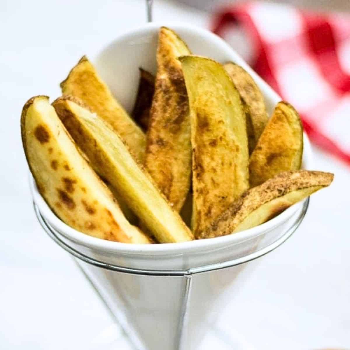 https://amindfullmom.com/wp-content/uploads/2023/10/Homemade-Fries-Recipe.jpg