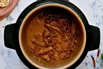 Beef and brown sauce inside inner pot after thickening.