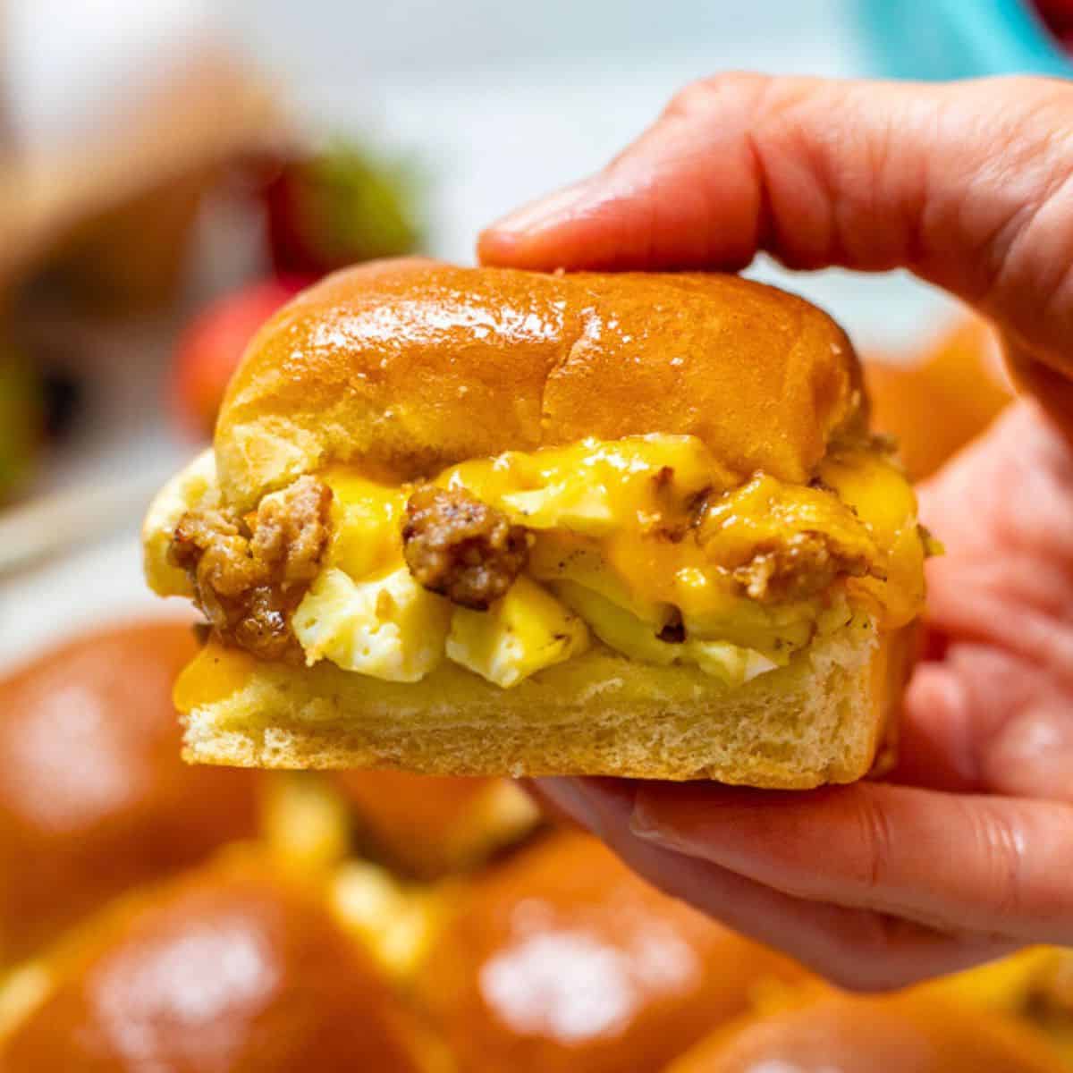 Easy Hawaiian Roll Breakfast Sliders