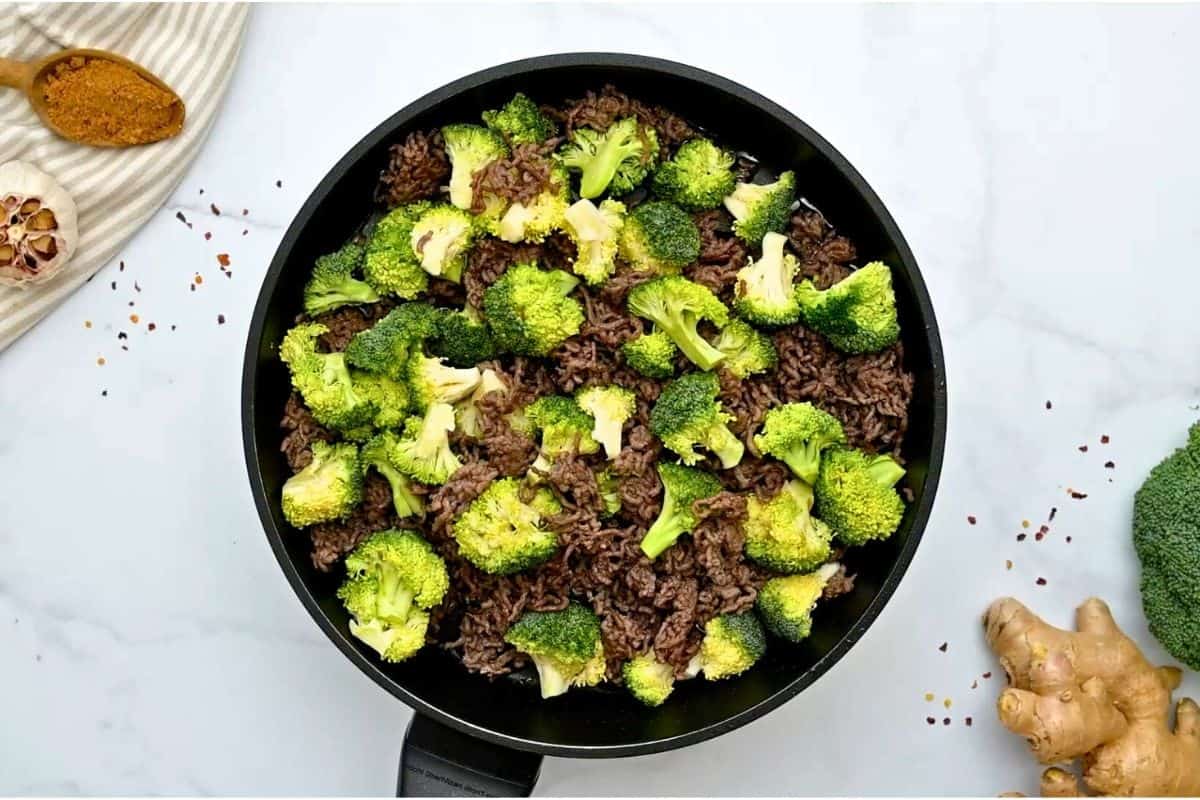 Stir Fry with Ground Beef and Broccoli Browned beef in skillet with fresh broccoli florets and beef broth added in. pan
